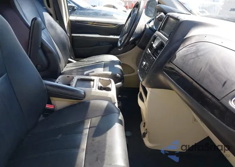 2016 Chrysler Town & Country Touring z USA, uszkodzony, nr VIN 2C4RC1BG0GR159275